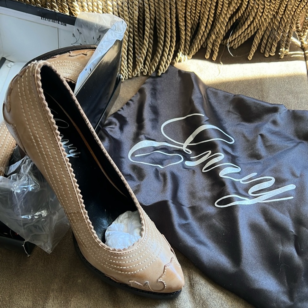 Brand new tan heels , beautiful styling on toe and heel